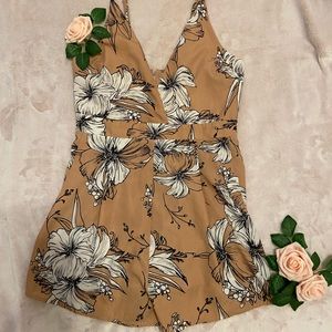✨ 2/$35 Adorable floral romper